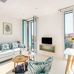New ! Sea View Design + Balcony 203 France